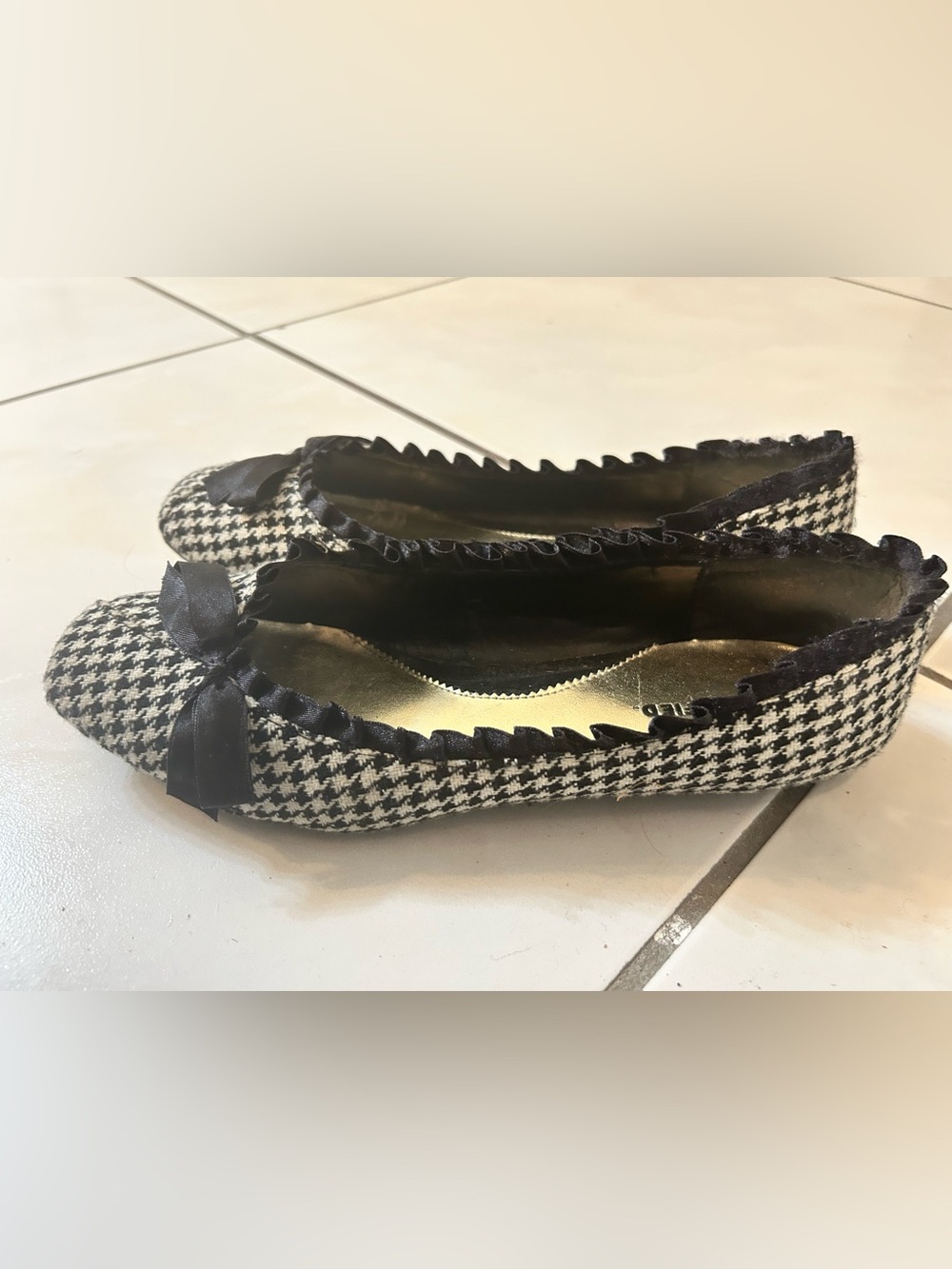 Classified Black-and-White Houndstooth Ballet Flats with Bow - size 8.5